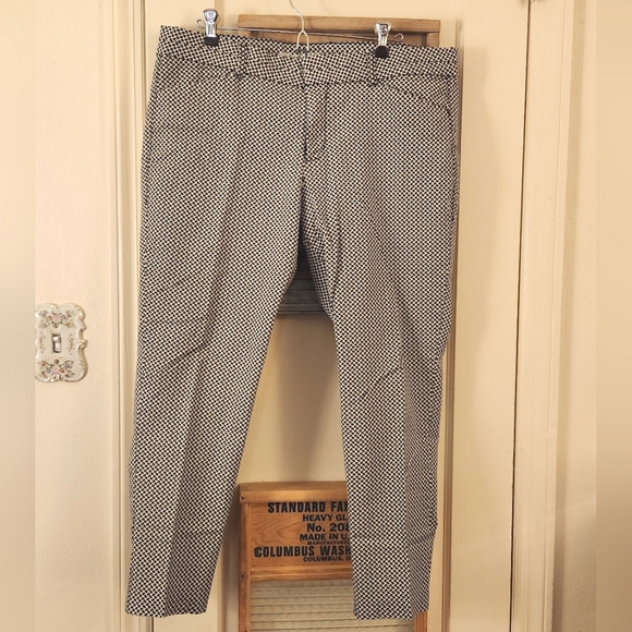 Pants Gap Black and White Patterned Slim City Khakis Trousers - Picture 2 of 7